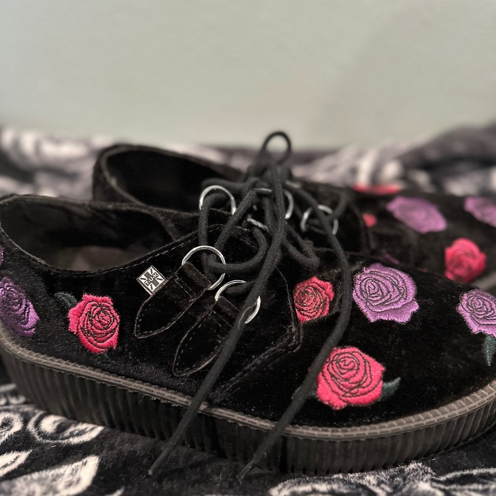 TUK shoes, velvet with roses